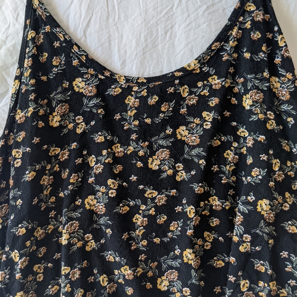 Floral crop top ๐ผ - Picture 2 of 2